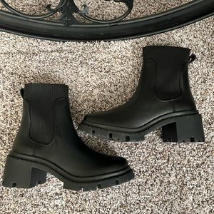 🌹Steve Madden Chelsea  Boot Size 8